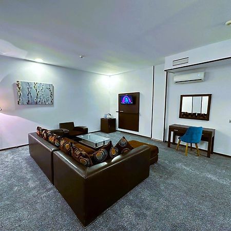 Crossway Hotel Masazir Экстерьер фото