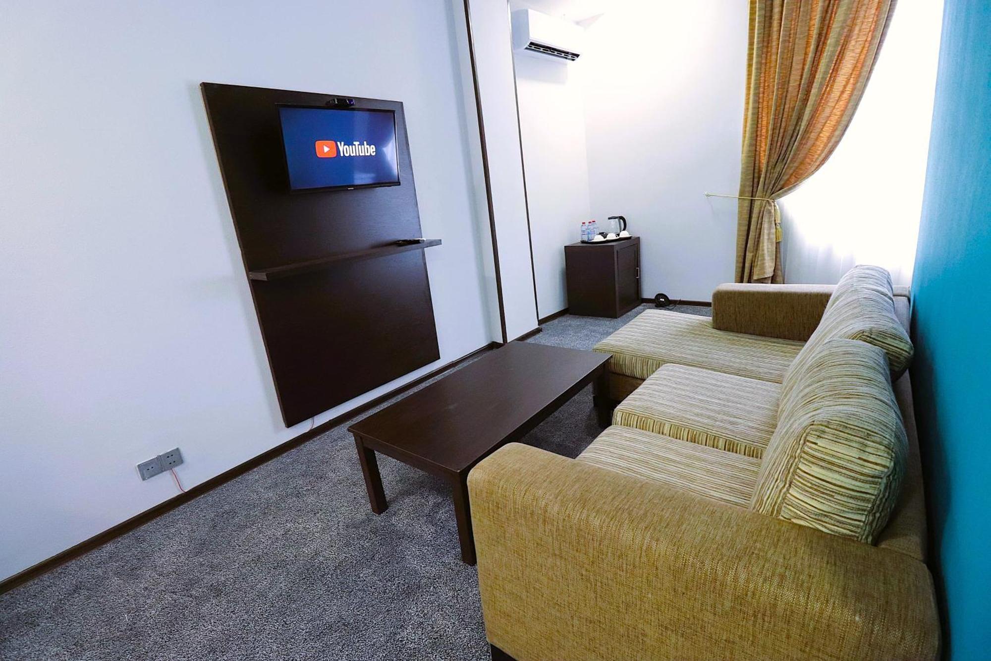 Crossway Hotel Masazir Экстерьер фото
