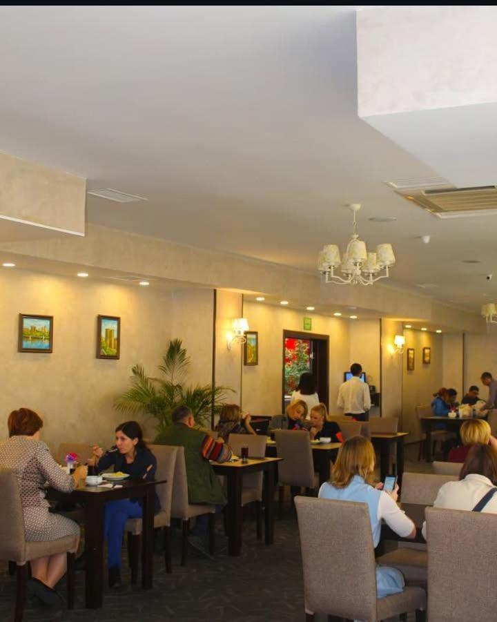 Crossway Hotel Masazir Экстерьер фото